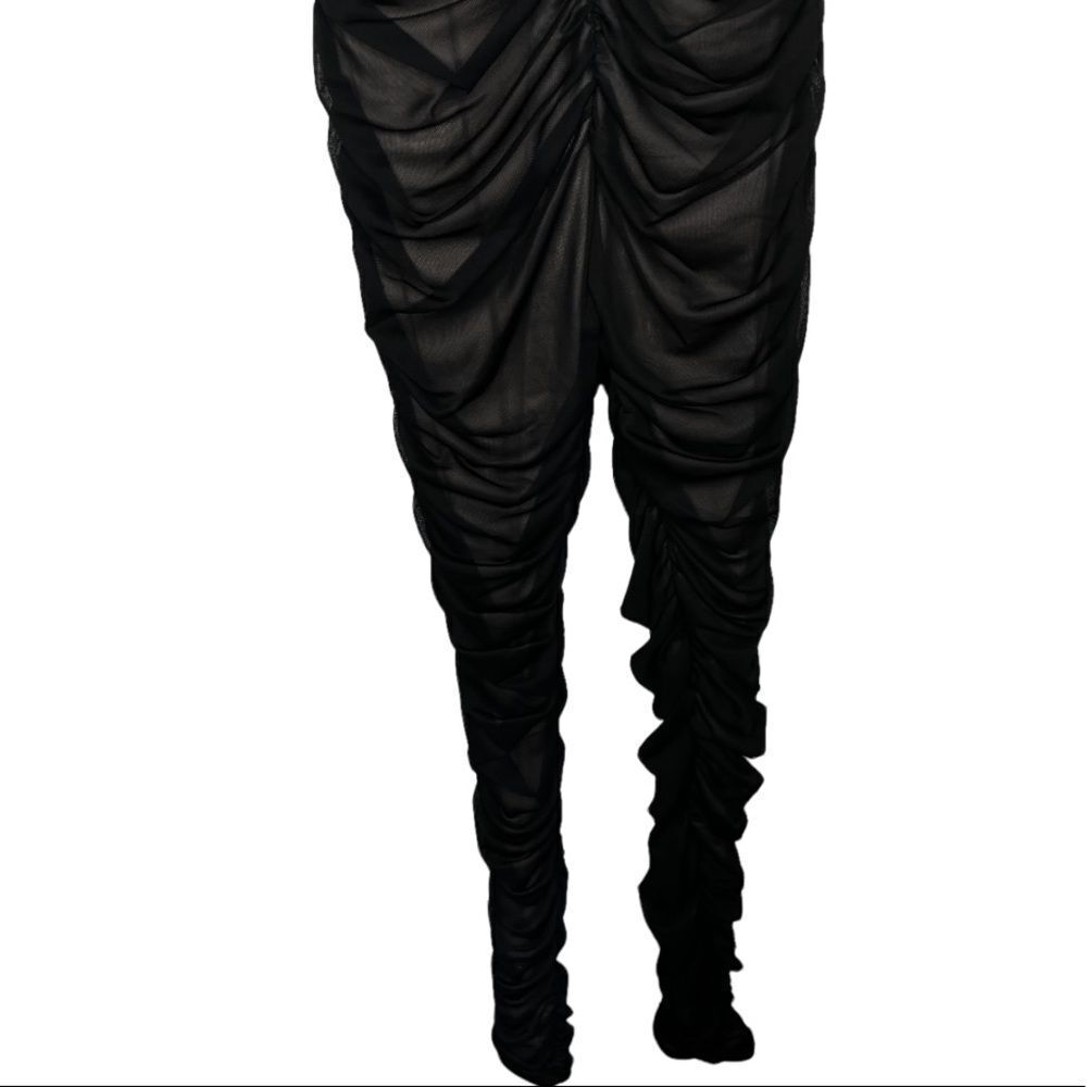 Form‎ Fitting Jumpsuit - Picture 3 of 6